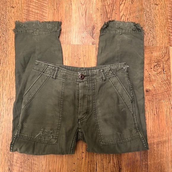 Free People Distressed Army Green Mid Rise Capris With Frayed Hem D6 - Picture 1 of 4